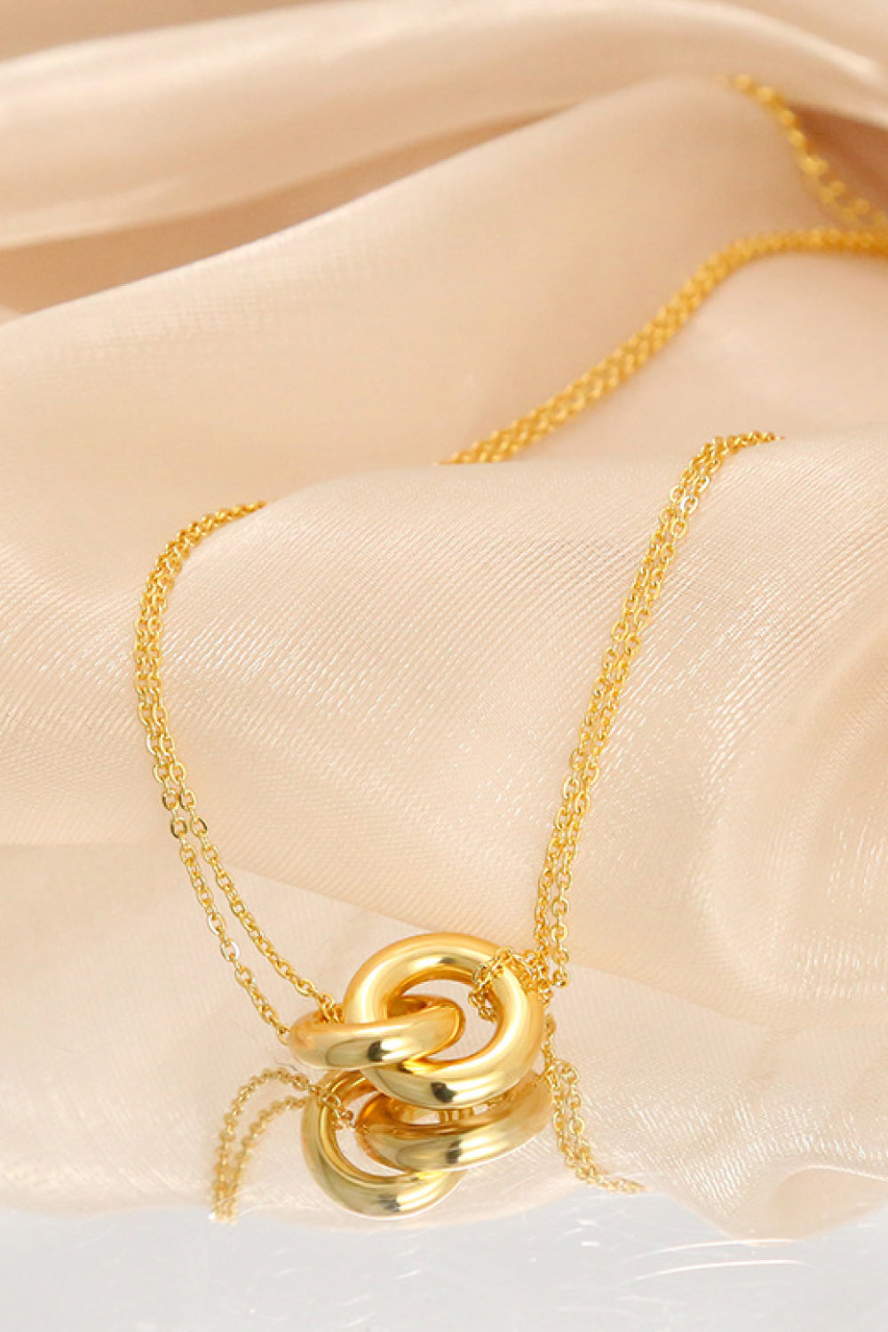Mallory Linked Ring Pendant Chain Necklace